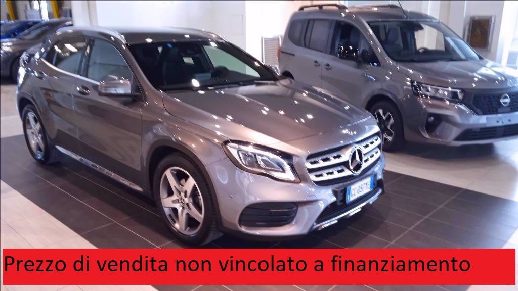 MERCEDES GLA 180 Premium auto