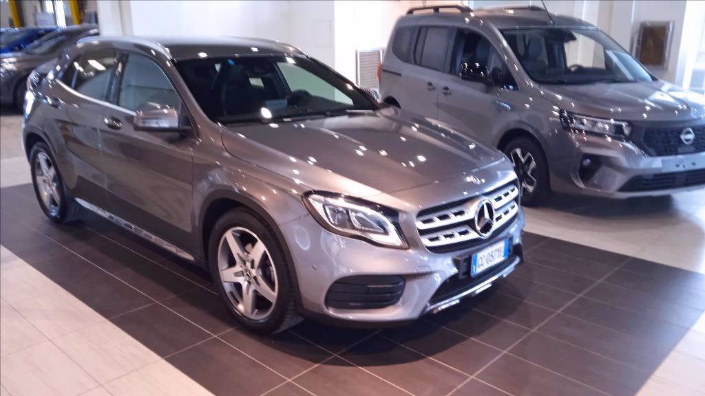 MERCEDES GLA 180 Premium auto