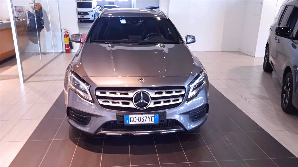 MERCEDES GLA 180 Premium auto