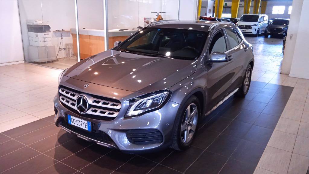 MERCEDES GLA 180 Premium auto